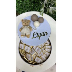 Ayıcık Süslü Kişiye Özel Teneke Kutu Bebek Çikolatası Ayıcık Süslü Kişiye Özel Teneke Kutu Bebek Çikolatası