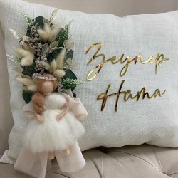 Peri Bebekli, Kuruçiçek Süslemeli,Pleksi İsimli, Bebek Takı Yastığı Peri Bebekli, Kuruçiçek Süslemeli,Pleksi İsimli, Bebek Takı Yastığı