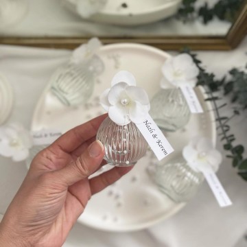 Şerit Çizgili Ortanca Süslemeli Kolonya Şişesi